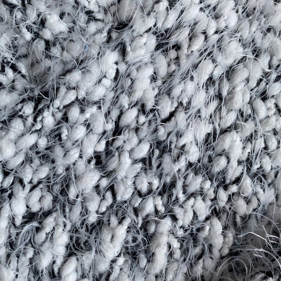 Dynamite - Softest sweater ever - Picture 3 of 4